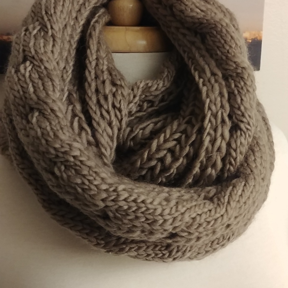 Old navy brown/taupe scarf